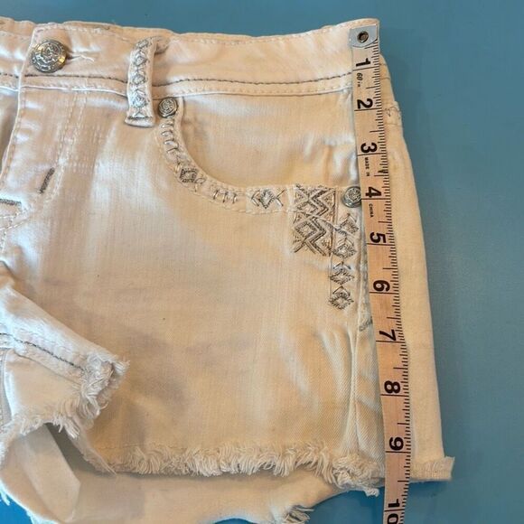 Grace in LA white cut off jean shorts Sz 27 silver & beaded - Picture 9 of 9